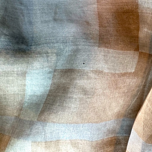 TINY GRAY TOP. SIZE SMALL. - Picture 8 of 9